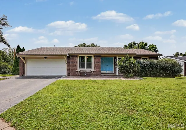 Single family home for sale at 50 White Plains Dr, Chesterfield, MO 63017 | MLS# MIS26048160