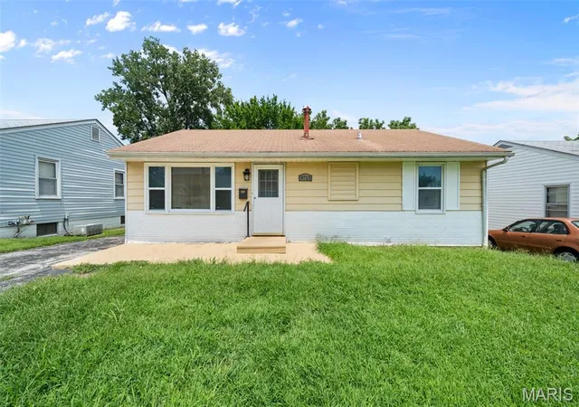 Photo 1 of Single family home for sale at 9715 Ridge Ave, Saint Louis, MO 63114 | MLS# MIS26048169 | Listing updated on 2026-08-11