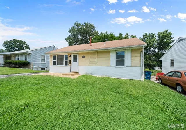 Photo 2 of Single family home for sale at 9715 Ridge Ave, Saint Louis, MO 63114 | MLS# MIS26048169 | Listing updated on 2026-08-11