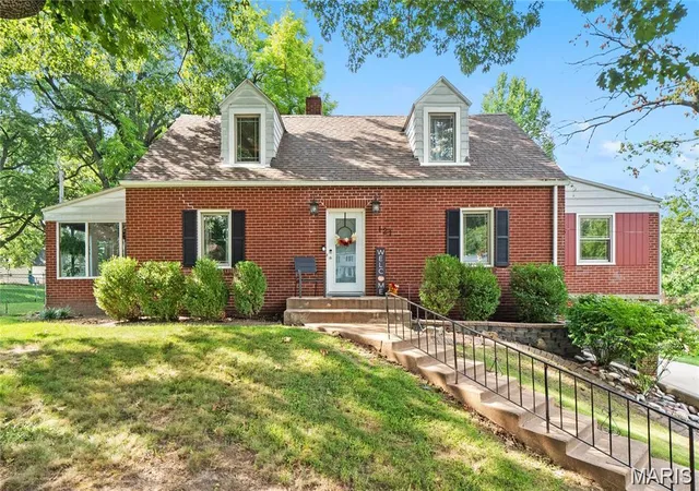 Photo 1 of Single family home for sale at 121 Rosewood Ln, East Alton, IL 62024 | MLS# MIS26048171 | Listing updated on 2026-09-06