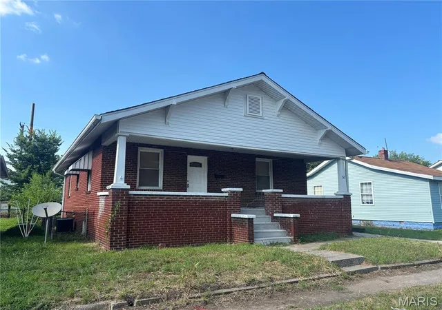Photo 2 of Single family home for sale at 51 W Beach Ave, Wood River, IL 62095 | MLS# MIS26048177 | Listing updated on 2026-08-25