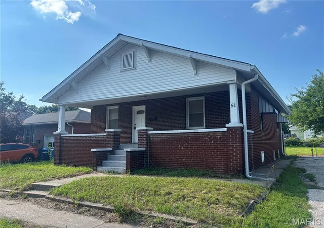 Photo 2 of Single family home for sale at 51 W Beach Ave, Wood River, IL 62095 | MLS# MIS26048177 | Listing updated on 2026-08-25