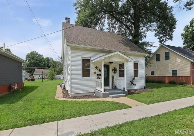 Photo 2 of Single family home for sale at 313 N John St, Mascoutah, IL 62258 | MLS# MIS26048197 | Listing updated on 2026-09-14