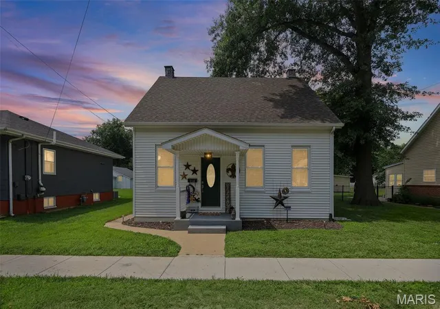 Photo 3 of Single family home for sale at 313 N John St, Mascoutah, IL 62258 | MLS# MIS26048197 | Listing updated on 2026-09-23