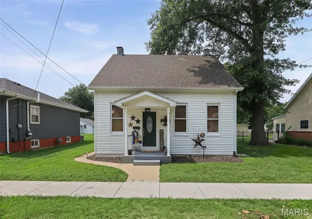 Photo 3 of Single family home for sale at 313 N John St, Mascoutah, IL 62258 | MLS# MIS26048197 | Listing updated on 2026-09-14