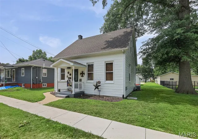 Photo 4 of Single family home for sale at 313 N John St, Mascoutah, IL 62258 | MLS# MIS26048197 | Listing updated on 2026-09-14