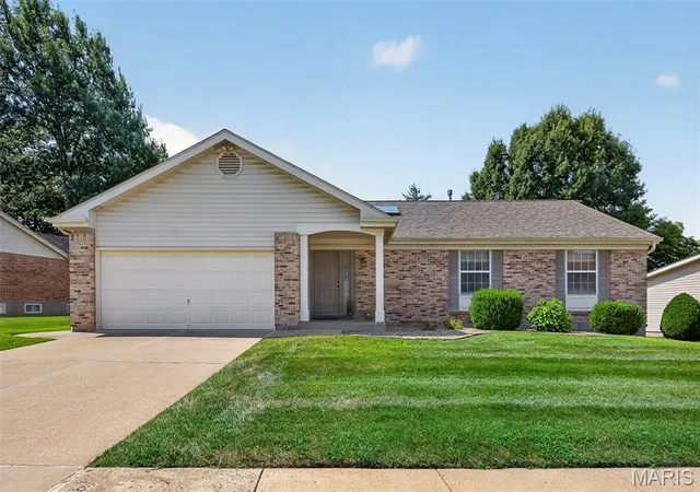 2nd image of 1122 Majestic Dr, Fenton, MO 63026 | MLS# MIS26048204
