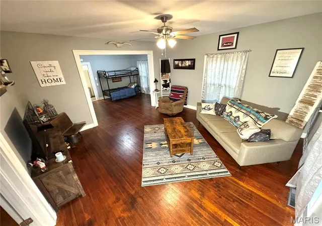 Photo 3 of Single family home for sale at 407 E 5Th, Shelbyville, MO 63469 | MLS# MIS26048208 | Listing updated on 2026-09-01