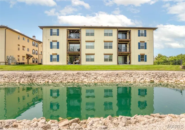Photo 2 of Condo for sale at 723 Bordeaux Wy, Saint Peters, MO 63376 | MLS# MIS26048210 | Listing updated on 2026-08-16