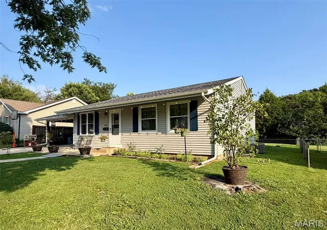 Photo 3 of Single family home for sale at 2550 Bonniebrook Dr, Maryland Heights, MO 63043 | MLS# MIS26048211 | Listing updated on 2026-09-14