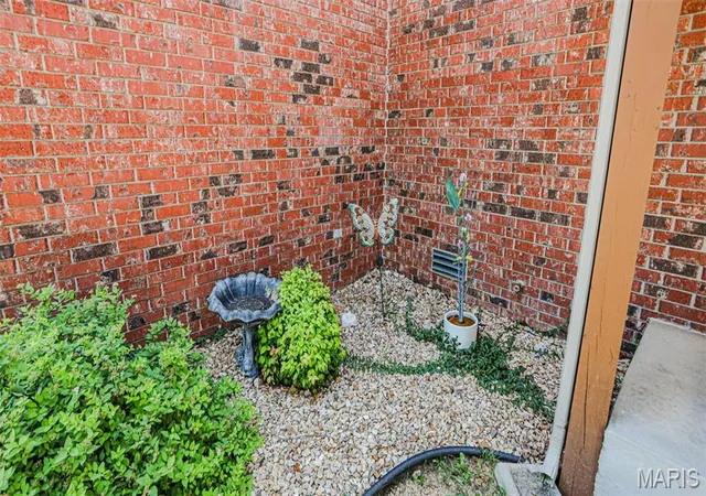 Photo 3 of Townhouse for sale at 2335 W Chesterfield Blvd #B, Springfield, MO 65807 | MLS# MIS26048241 | Listing updated on 2026-07-31