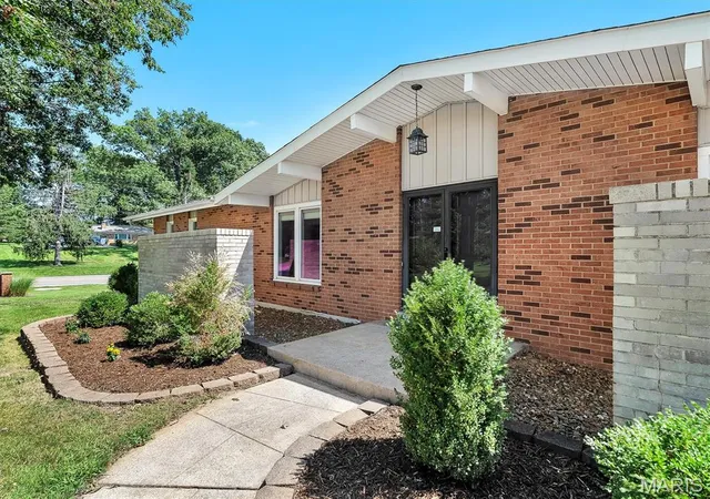 Photo 1 of Single family home for sale at 22 La Gorce Dr, Chesterfield, MO 63017 | MLS# MIS26048245 | Listing updated on 2026-09-13