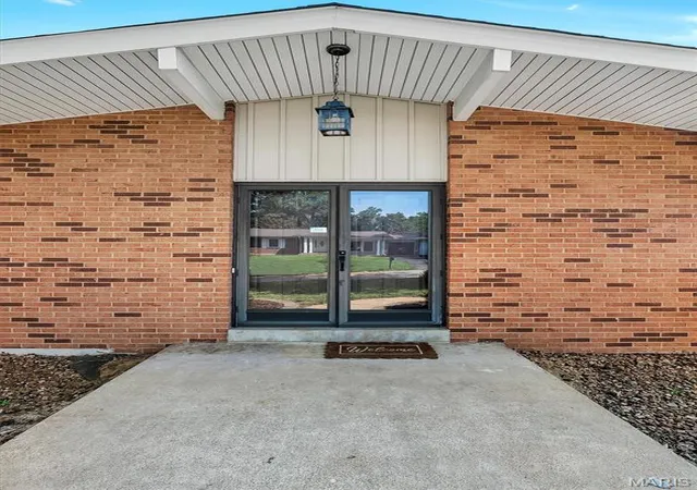 Photo 3 of Single family home for sale at 22 La Gorce Dr, Chesterfield, MO 63017 | MLS# MIS26048245 | Listing updated on 2026-09-13