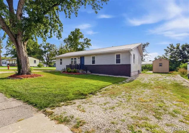 Photo 3 of Single family home for sale at 201 Greenwich Ave, Eldon, MO 65026 | MLS# MIS26048260 | Listing updated on 2026-10-07