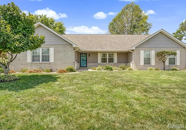 Photo 2 of Single family home for sale at 113 Suburban Dr, Smithton, IL 62285 | MLS# MIS26048268 | Listing updated on 2026-09-04