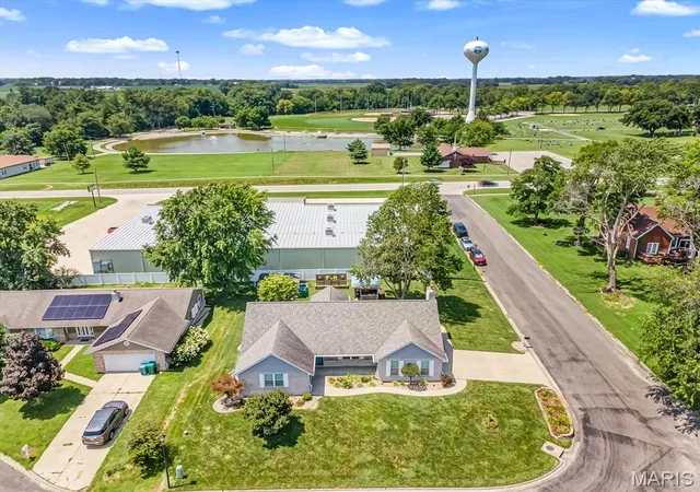 Photo 3 of Single family home for sale at 113 Suburban Dr, Smithton, IL 62285 | MLS# MIS26048268 | Listing updated on 2026-09-04