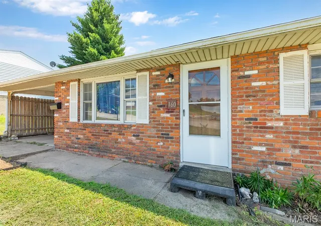 Photo 4 of Single family home for sale at 160 Harnett Ave, Wood River, IL 62095 | MLS# MIS26048273 | Listing updated on 2026-08-04