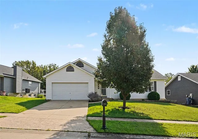 Photo 2 of Single family home for sale at 130 Stone Post Ln, Wentzville, MO 63385 | MLS# MIS26048280 | Listing updated on 2026-09-07