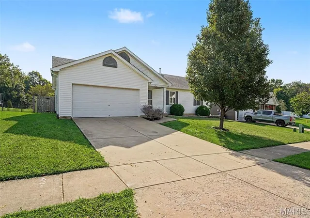 Photo 3 of Single family home for sale at 130 Stone Post Ln, Wentzville, MO 63385 | MLS# MIS26048280 | Listing updated on 2026-09-07