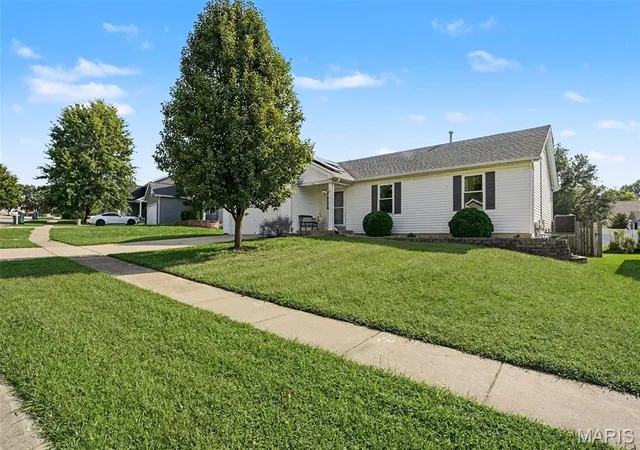 Photo 3 of Single family home for sale at 130 Stone Post Ln, Wentzville, MO 63385 | MLS# MIS26048280 | Listing updated on 2026-09-07