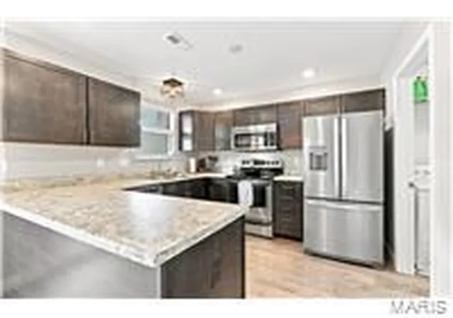 Photo 3 of Sale Pending at 40 Trailside Ct #2, Saint Peters, MO 63303 | MLS# MIS26048282 | Listing updated on 2026-08-19