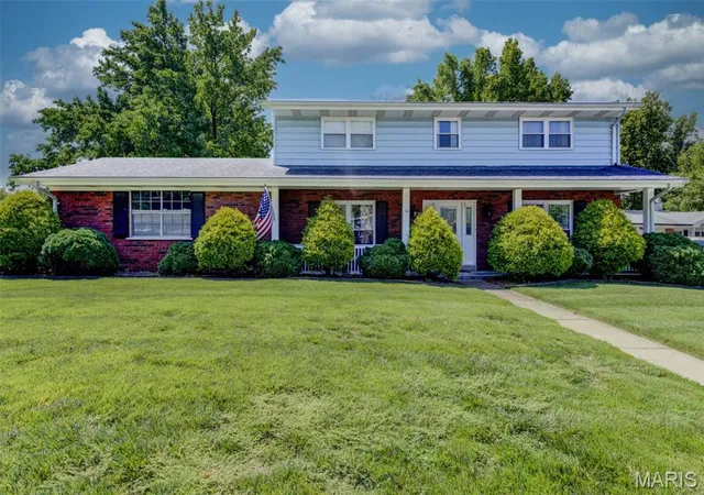 Photo 1 of Sale Pending at 14 Lee Ct, Saint Charles, MO 63301 | MLS# MIS26048288 | Listing updated on 2026-08-10