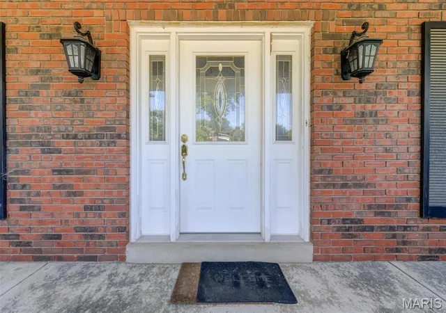 Photo 2 of Sale Pending at 14 Lee Ct, Saint Charles, MO 63301 | MLS# MIS26048288 | Listing updated on 2026-08-10