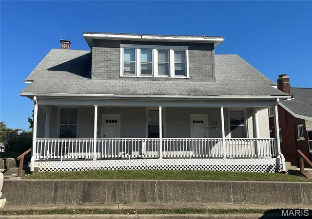 Multi family home for sale at 222 S Jackson St, Belleville, IL 62220 | MLS# MIS26048294