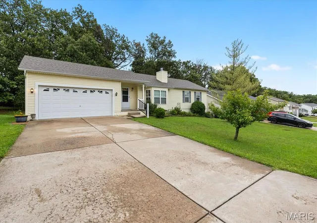 Photo 1 of Single family home for sale at 1053 Wrigley Cir, Warrenton, MO 63383 | MLS# MIS26048301 | Listing updated on 2026-08-31
