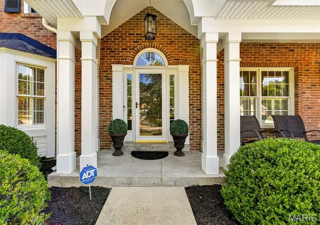 Photo 3 of Sale Pending at 847 Chancellor Hts Dr, Ballwin, MO 63011 | MLS# MIS26048304 | Listing updated on 2026-09-12