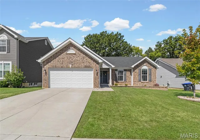 Photo 1 of Sale Pending at 811 Crestwood Ct, O Fallon, MO 63366 | MLS# MIS26048309 | Listing updated on 2026-08-28