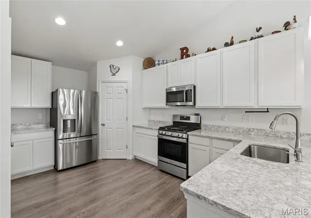 Photo 2 of Sale Pending at 811 Crestwood Ct, O Fallon, MO 63366 | MLS# MIS26048309 | Listing updated on 2026-08-28