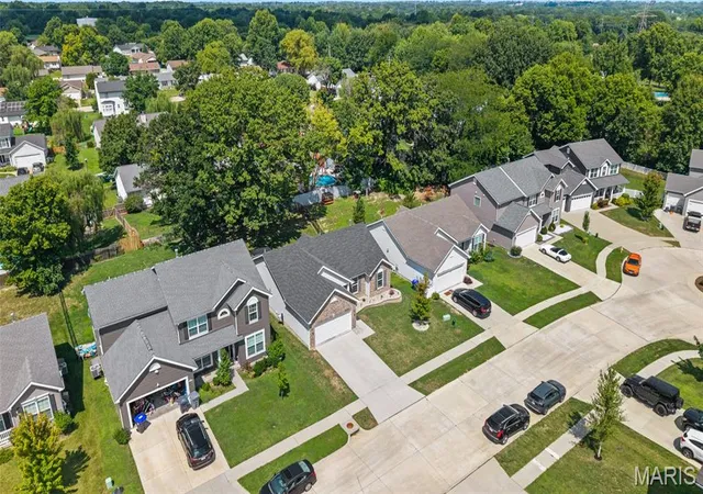 Photo 27 of Sale Pending at 811 Crestwood Ct, O Fallon, MO 63366 | MLS# MIS26048309 | Listing updated on 2026-08-28