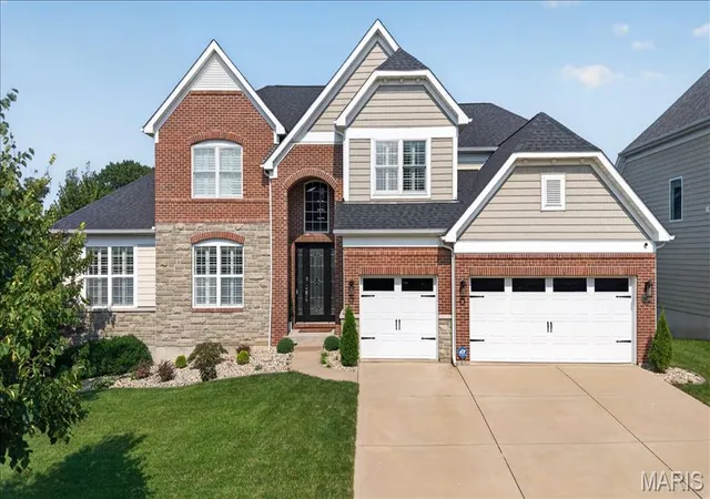 Photo 1 of Sale Pending at 302 Oak Stand Ct, Chesterfield, MO 63005 | MLS# MIS26048317 | Listing updated on 2026-08-21
