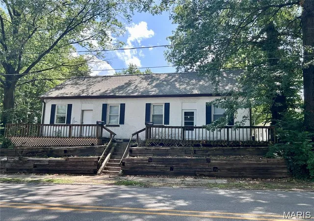 Photo 2 of Multi family home for sale at 517 Mascoutah Ave, Belleville, IL 62220 | MLS# MIS26048326 | Listing updated on 2026-08-21