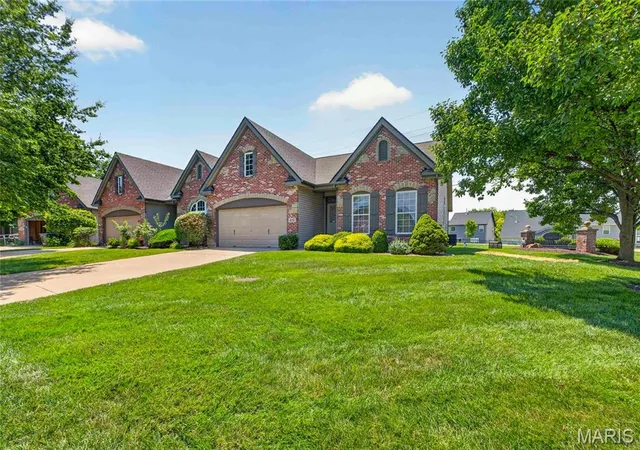 Photo 2 of Condo for sale at 115 Long And Winding Rd, Saint Peters, MO 63376 | MLS# MIS26048331 | Listing updated on 2026-09-02