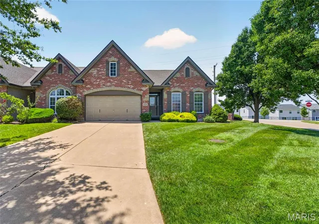 Photo 3 of Condo for sale at 115 Long And Winding Rd, Saint Peters, MO 63376 | MLS# MIS26048331 | Listing updated on 2026-09-02