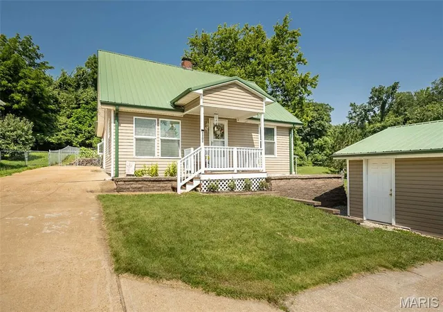 2nd image of 1101 Cliff Dr, Festus, MO 63028 | MLS# MIS26048333