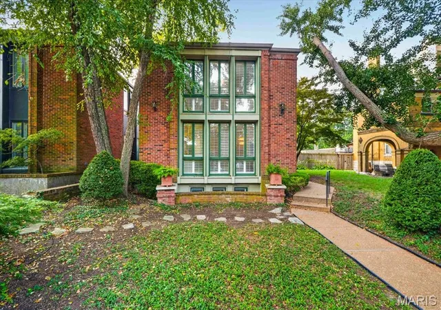 Photo 1 of Single family home for sale at 4538 Pershing Pl, Saint Louis, MO 63108 | MLS# MIS26048336 | Listing updated on 2026-09-16