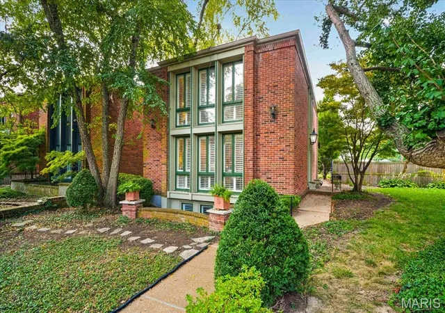 Photo 2 of Single family home for sale at 4538 Pershing Pl, Saint Louis, MO 63108 | MLS# MIS26048336 | Listing updated on 2026-09-16