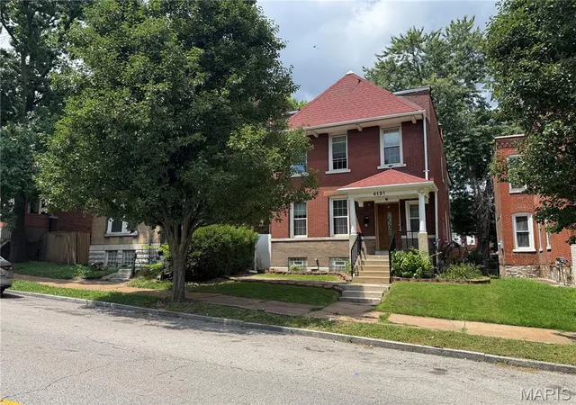 Photo 1 of Sale Pending at 4121 S Compton Ave, Saint Louis, MO 63118 | MLS# MIS26048354 | Listing updated on 2026-09-04