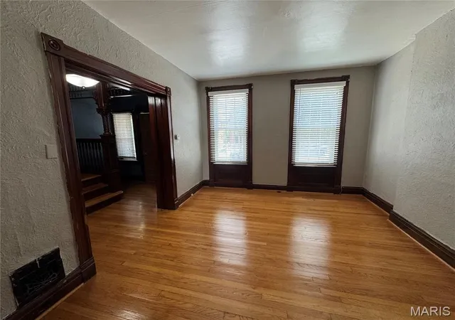 Photo 3 of Sale Pending at 4121 S Compton Ave, Saint Louis, MO 63118 | MLS# MIS26048354 | Listing updated on 2026-09-04