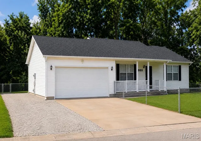 2nd image of 560 Huntleigh Ct, Farmington, MO 63640 | MLS# MIS26048357