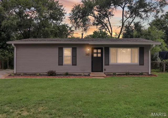 1st image of 140 Saint Thomas Ln, East Saint Louis, IL 62206 | MLS# MIS26048358
