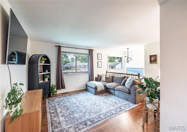 Photo 2 of Sale Pending at 28 Lori Cir, Maryland Heights, MO 63043 | MLS# MIS26048359 | Listing updated on 2026-08-18