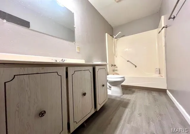 Photo 2 of Multi family home for sale at 18 Kingsway Dr, Belleville, IL 62226 | MLS# MIS26048361 | Listing updated on 2026-07-28