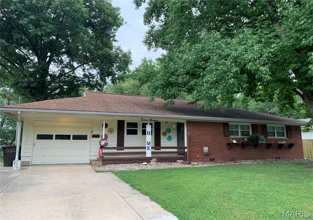 Photo 1 of Single family home for sale at 1213 Killarney Dr, Greenville, IL 62246 | MLS# MIS26048364 | Listing updated on 2026-09-02