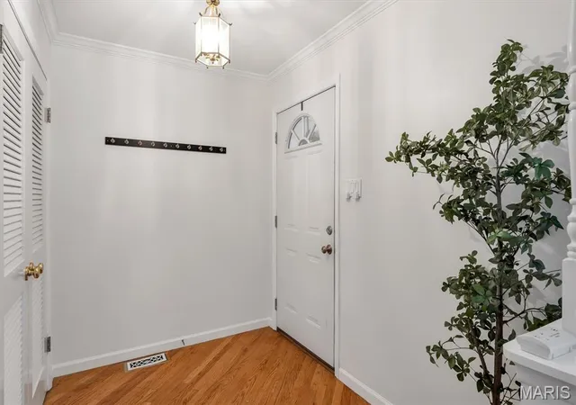 Photo 3 of Single family home for sale at 1063 Port Diane Dr, Saint Louis, MO 63146 | MLS# MIS26048374 | Listing updated on 2026-10-09