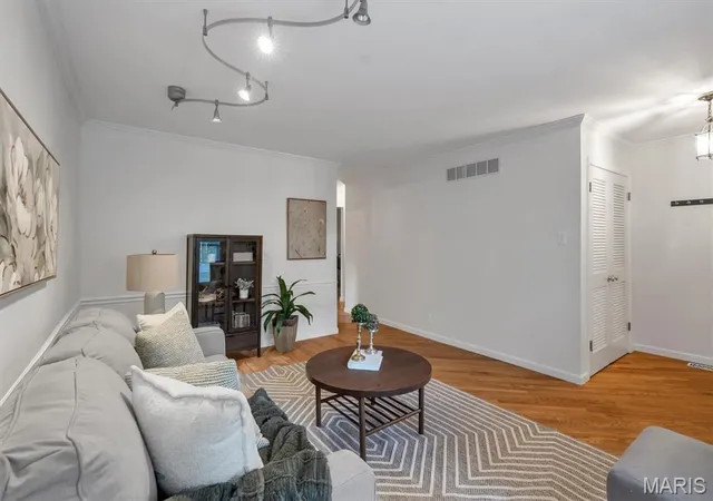 Photo 4 of Single family home for sale at 1063 Port Diane Dr, Saint Louis, MO 63146 | MLS# MIS26048374 | Listing updated on 2026-10-09