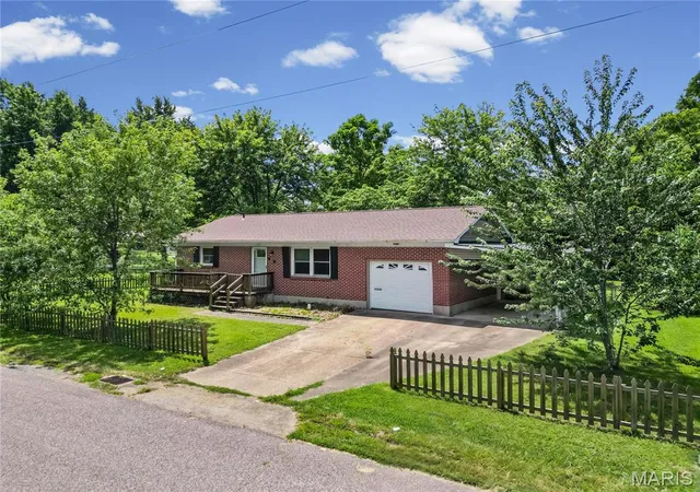 Photo 1 of Sale Pending at 237 Jackson St, Sullivan, MO 63080 | MLS# MIS26048376 | Listing updated on 2026-08-31
